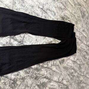 HUE Classic Black Leggings